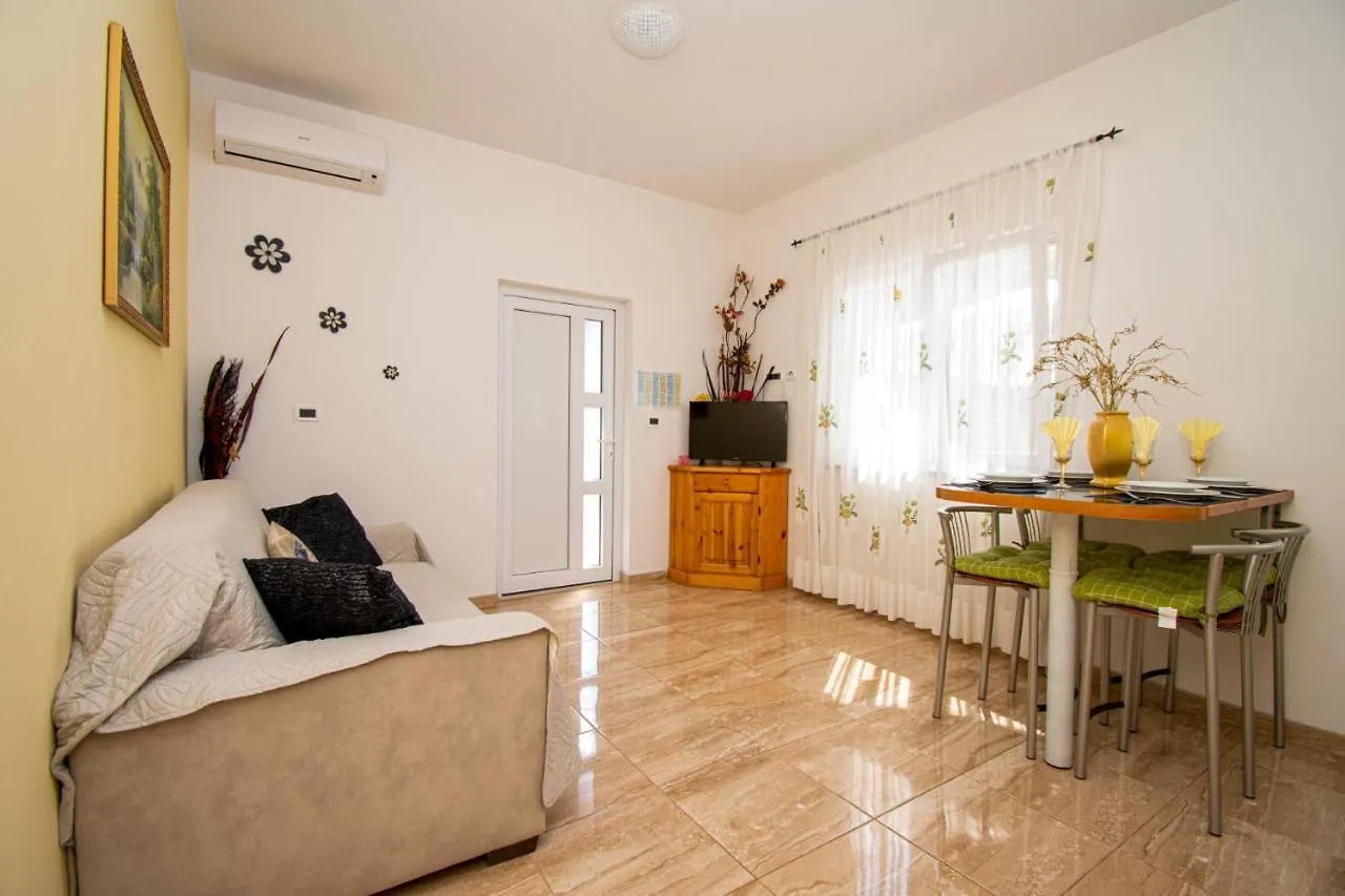 Apartments With Pool In Pula,Croatia Croacia