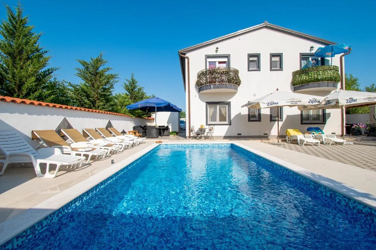 Apartments With Pool In Pula,Croatia
