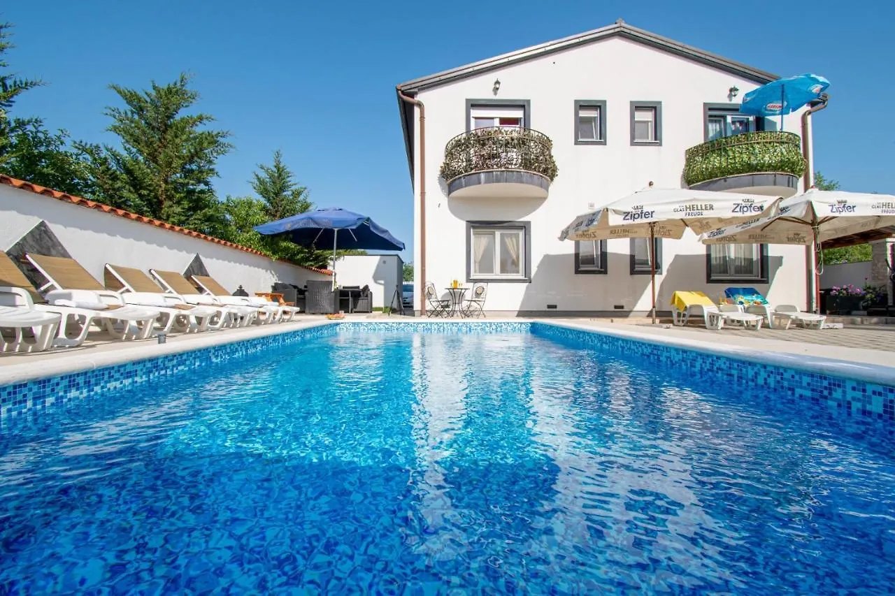 Pensión Apartments With Pool In Pula,Croatia Croacia