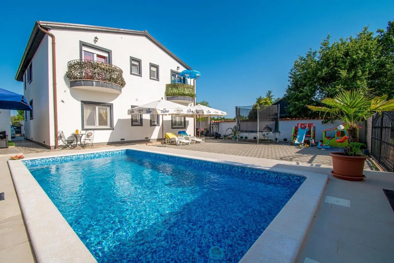 Apartments With Pool In Pula,Croatia Pula