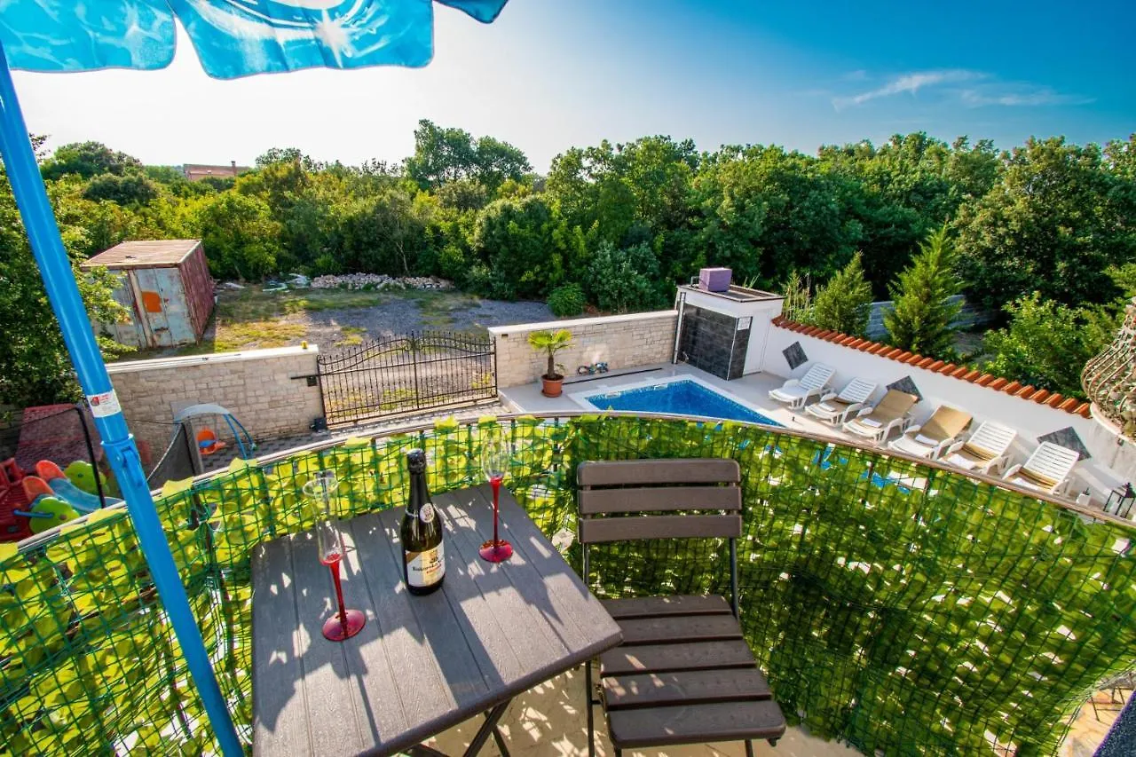 Pensión Apartments With Pool In Pula,Croatia