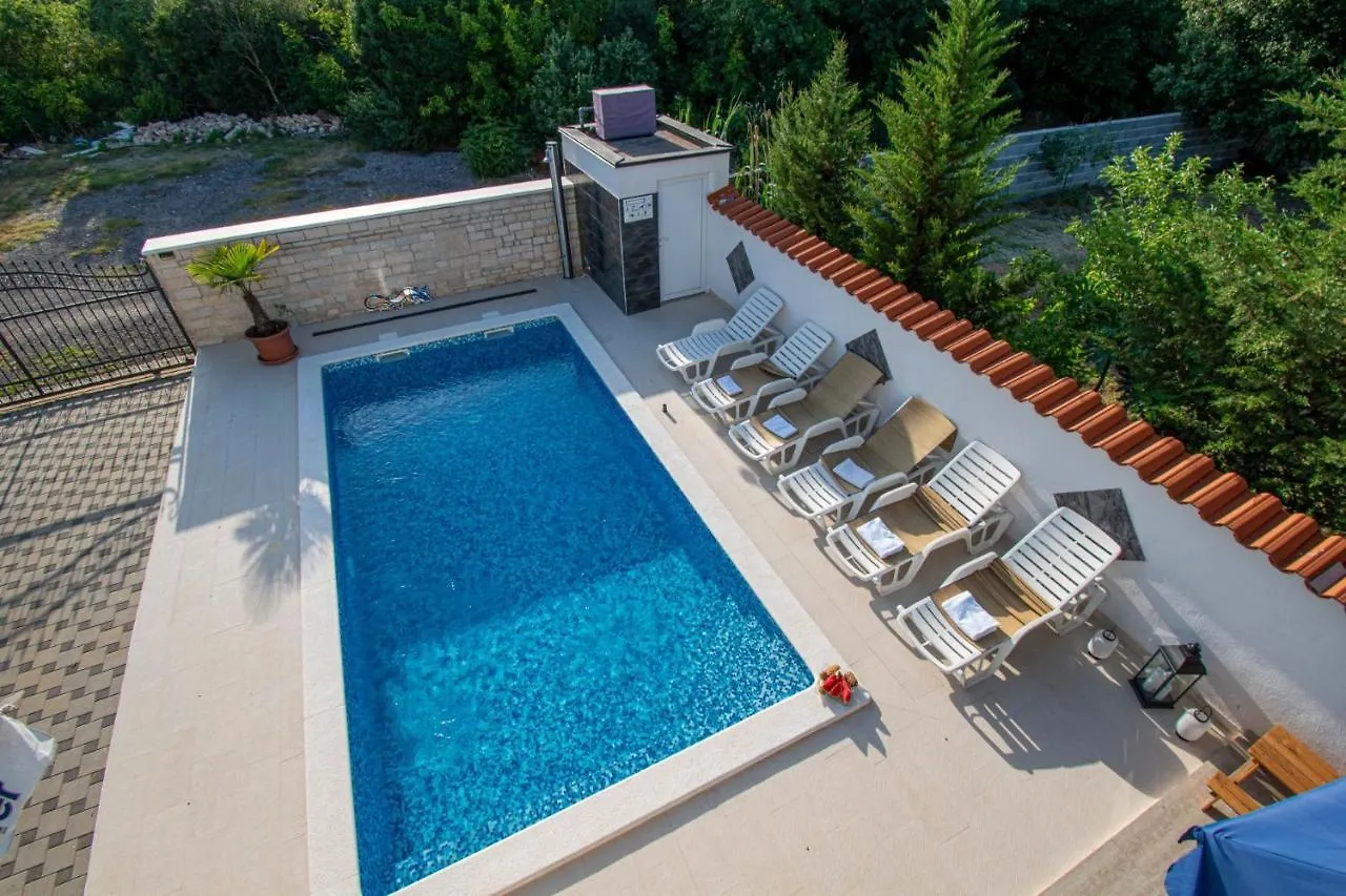 Pensión Apartments With Pool In Pula,Croatia Croacia