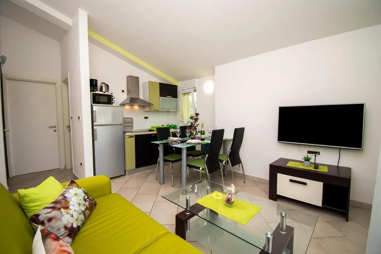 Pensión Apartments With Pool In Pula,Croatia