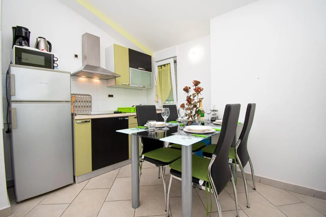 Apartments With Pool In Pula,Croatia 0*, Pula