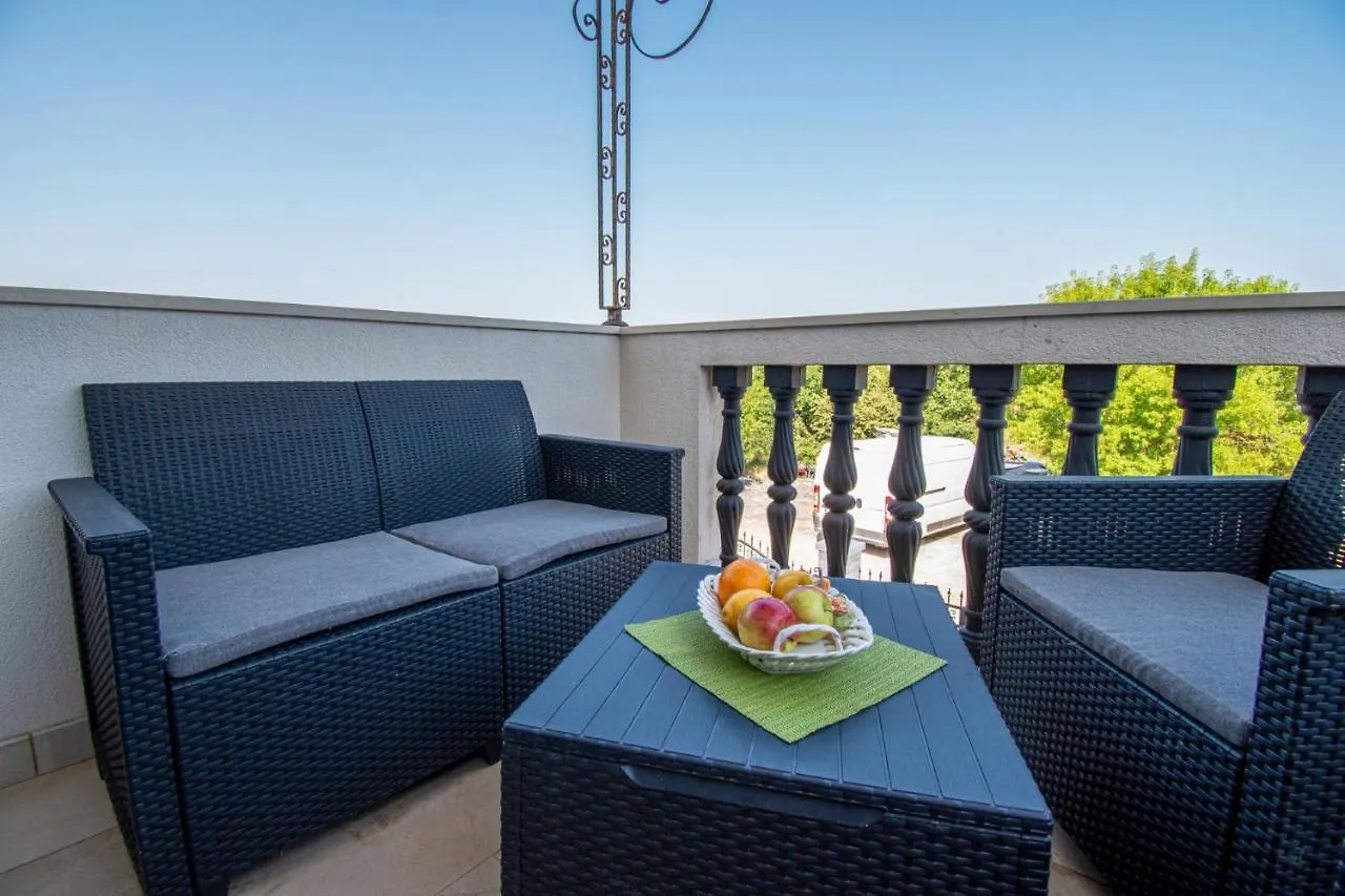 Apartments With Pool In Pula,Croatia 0*, Pula